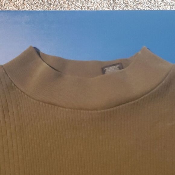 Men's Collared, long sleeve shirt - Picture 2 of 3